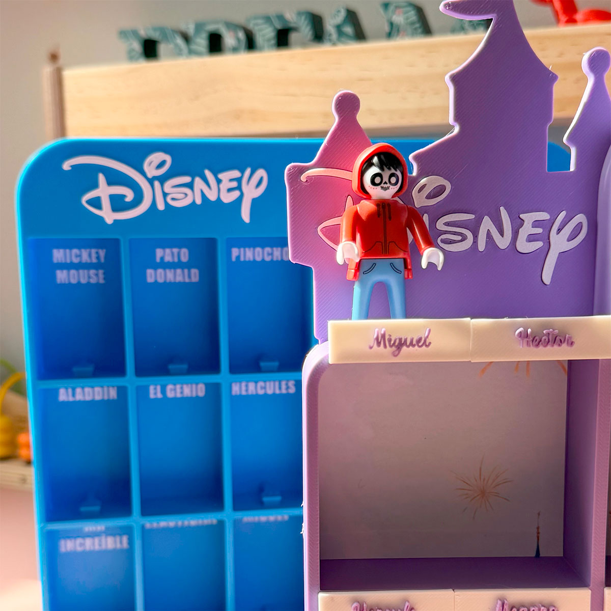 Expositor para figuras Kinder Disney Playmobil